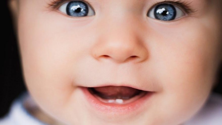 Bebek ve Çocuklarda Diş Sürmesi Sırasında Neler Olur?